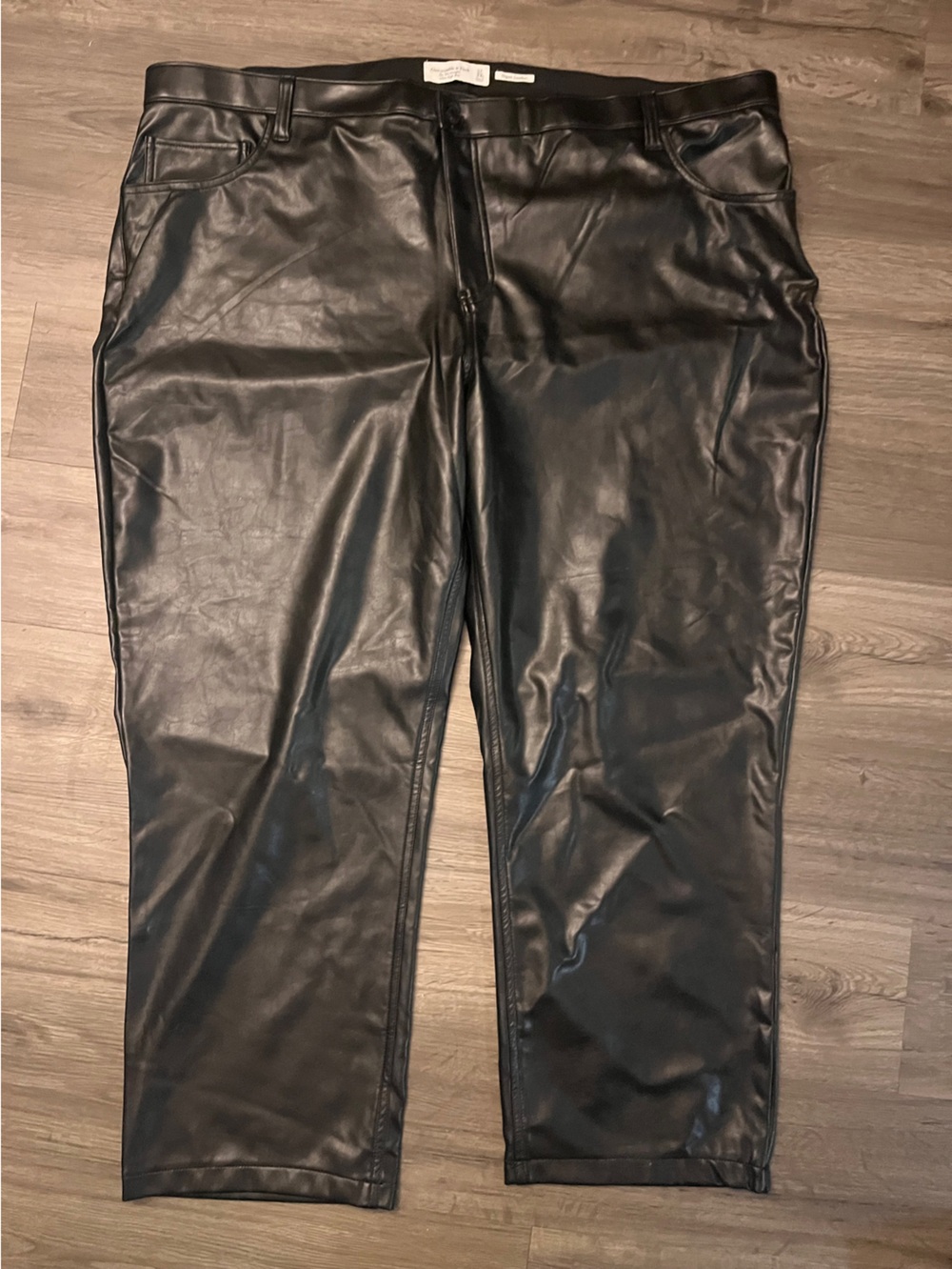 Abercrombie and Finch 90s straight Ultra High Rise vegan leather 37"W 24"L curve